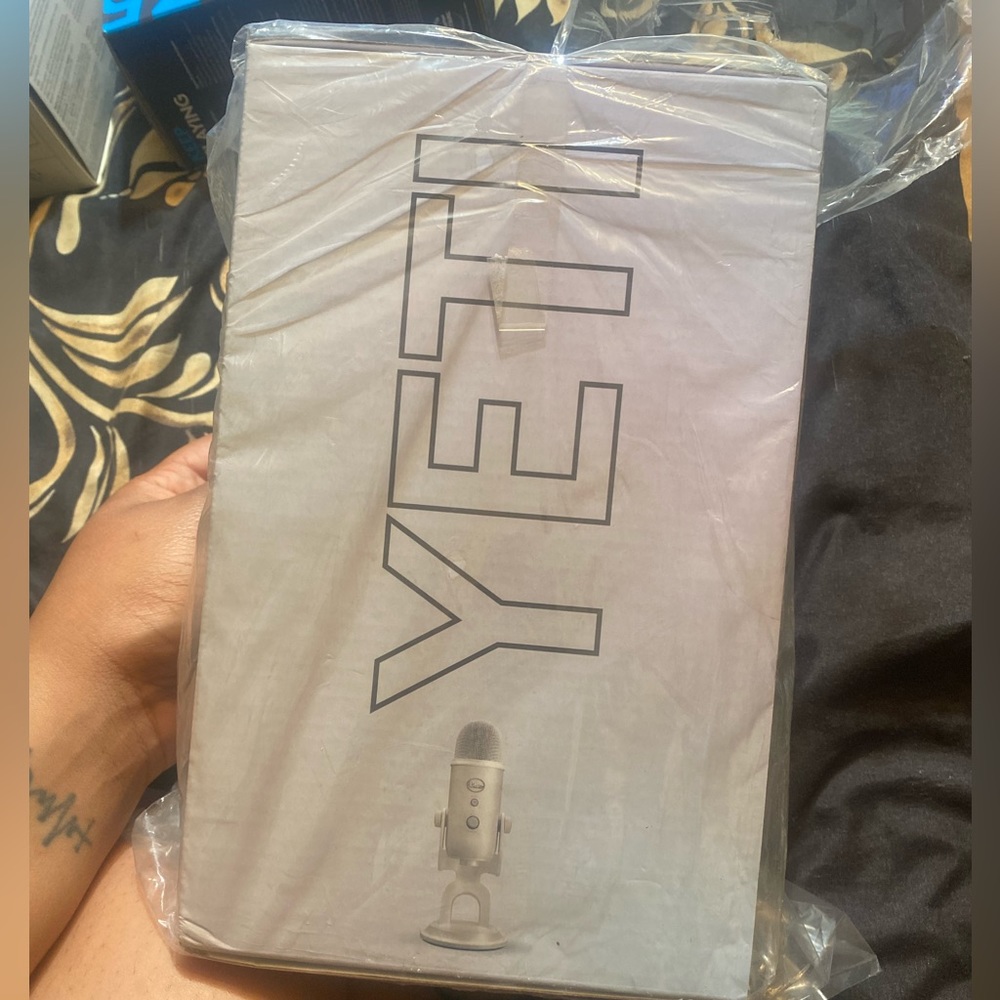 Yeti Microphone - Picture 2 of 3